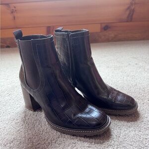 Elegant Black Croc-Embossed Ankle Boots